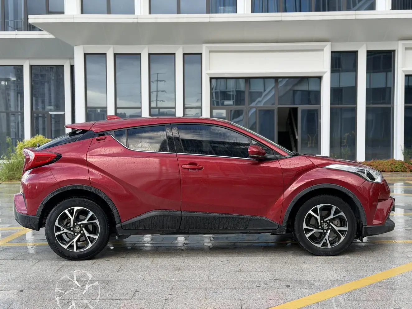 Toyota C-HR 2020 2.0L Leading