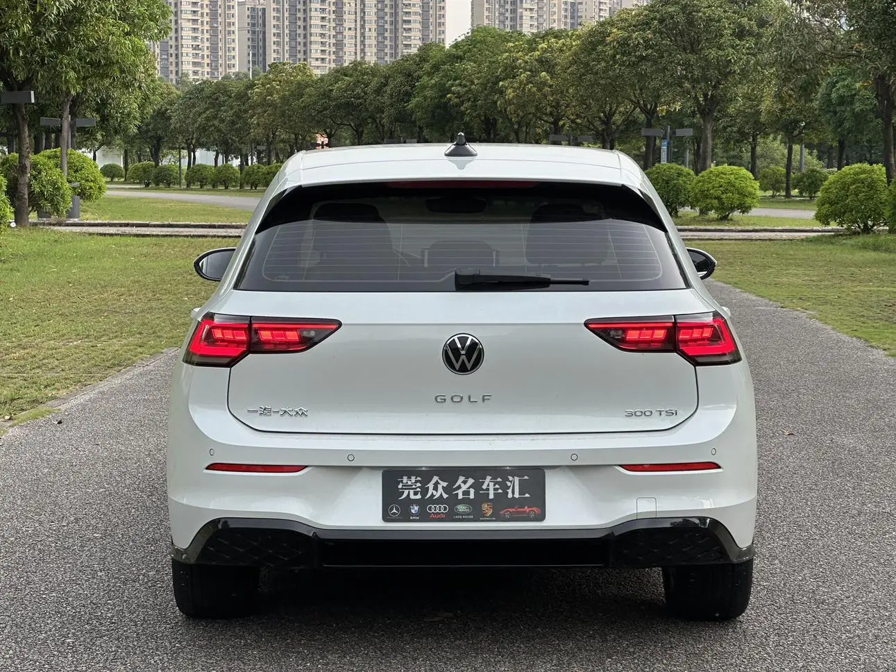 Volkswagen Golf 2025 300TSI R-Line