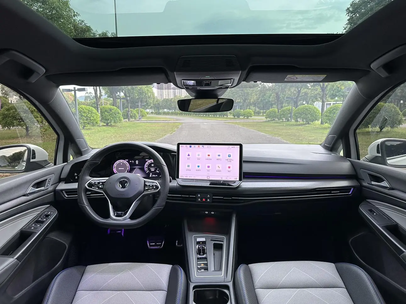 Volkswagen Golf 2025 300TSI R-Line