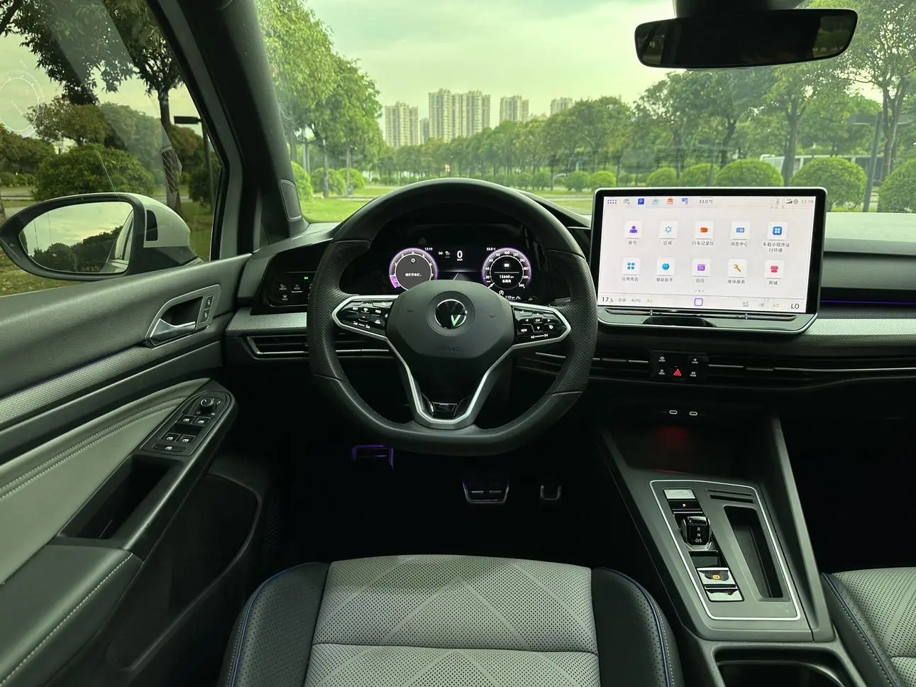Volkswagen Golf 2025 300TSI R-Line