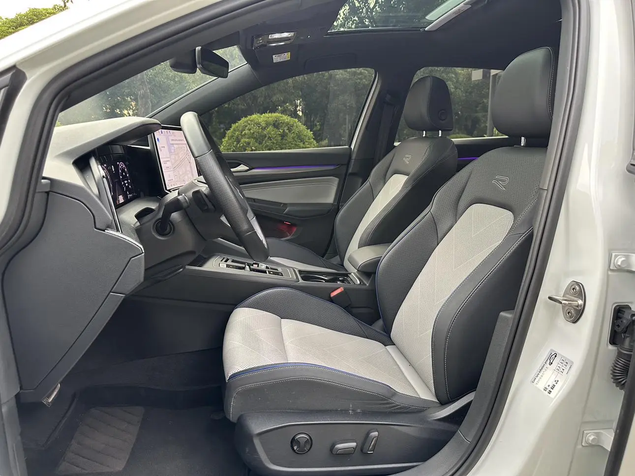 Volkswagen Golf 2025 300TSI R-Line