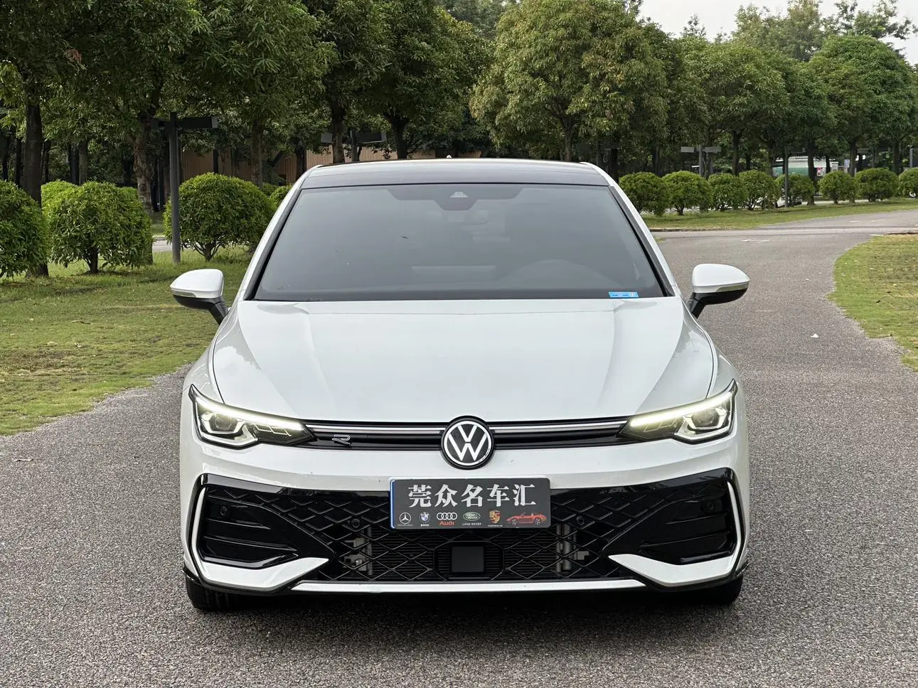 Volkswagen Golf 2025 300TSI R-Line