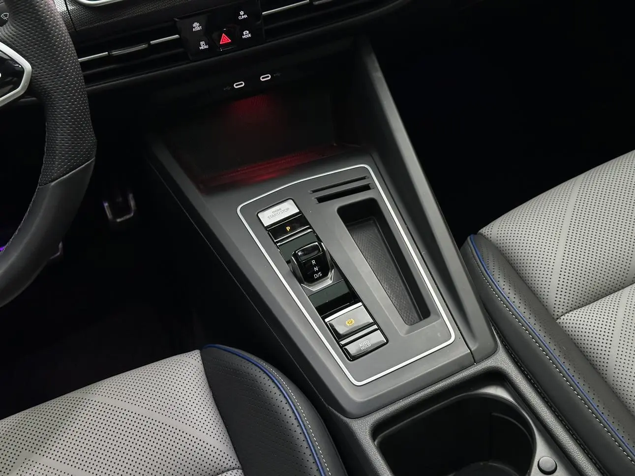 Volkswagen Golf 2025 300TSI R-Line