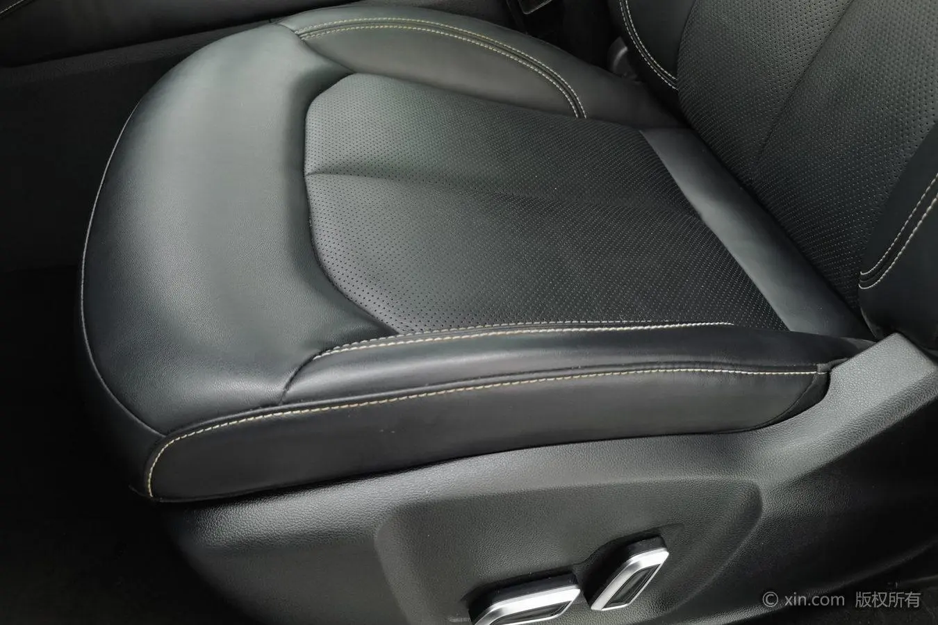 Roewe RX8 2019 30T 2WD Flagship