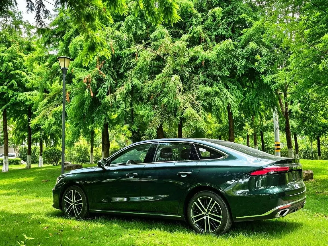Geely Emgrand 2026 5 1.5T DCT Flagship