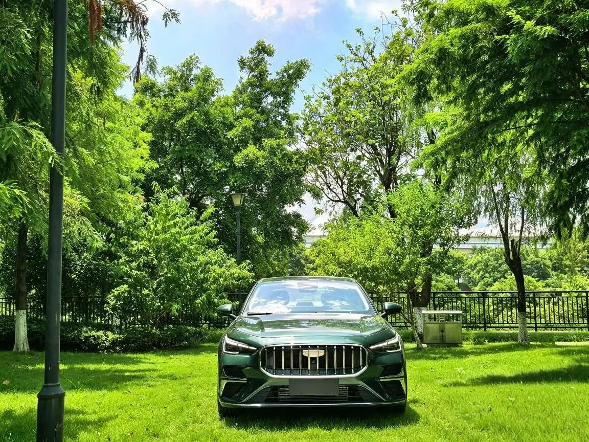 Geely Emgrand 2026 5 1.5T DCT Flagship