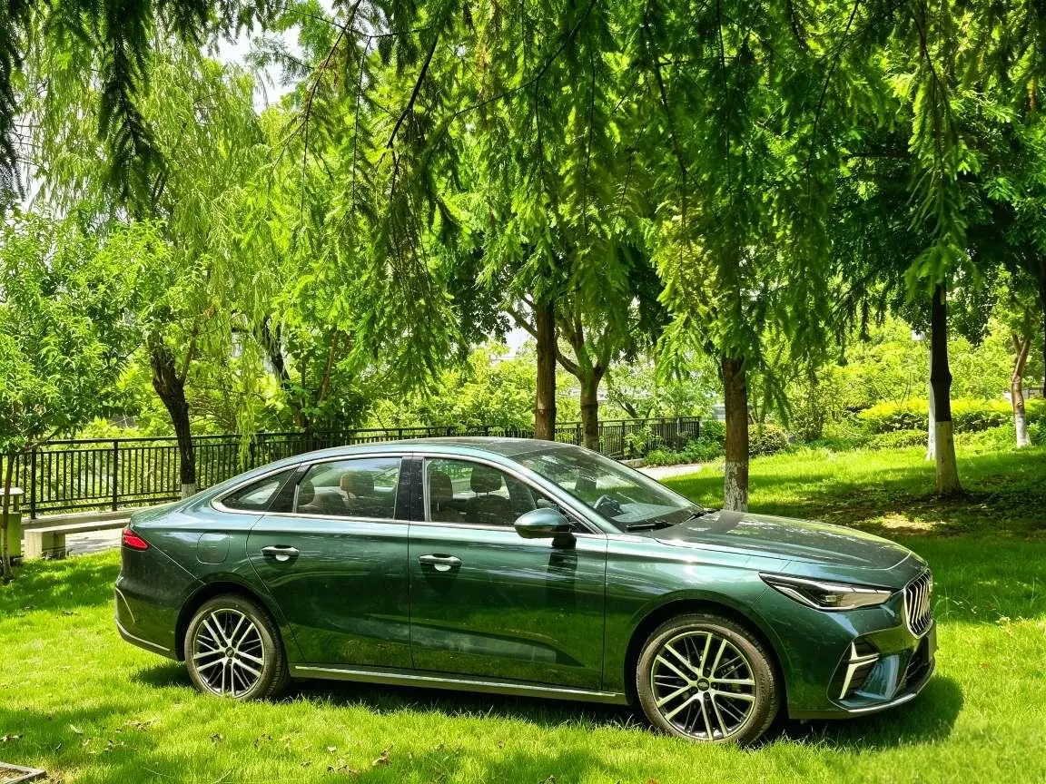 Geely Emgrand 2026 5 1.5T DCT Flagship