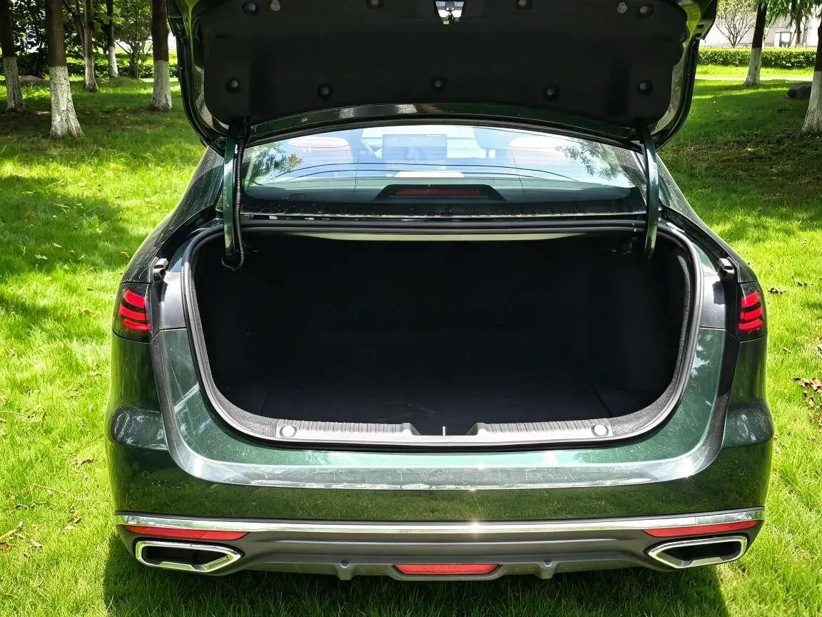 Geely Emgrand 2026 5 1.5T DCT Flagship
