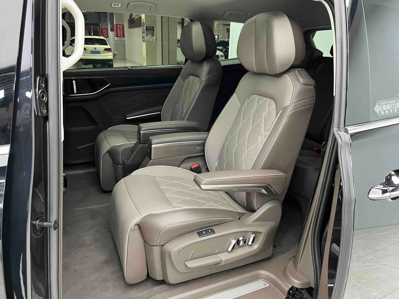 Volkswagen Viloran 2024 380TSI Premium