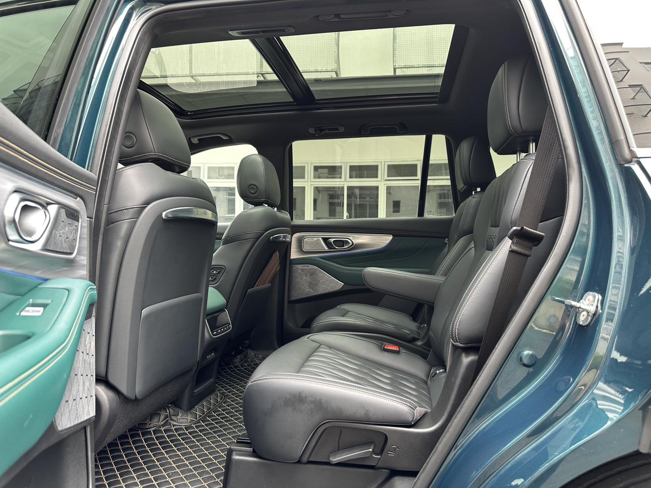 GAC Trumpchi Trumpchi GS8 2022 Series 2.0TGDI 2WD Premium 6 seat