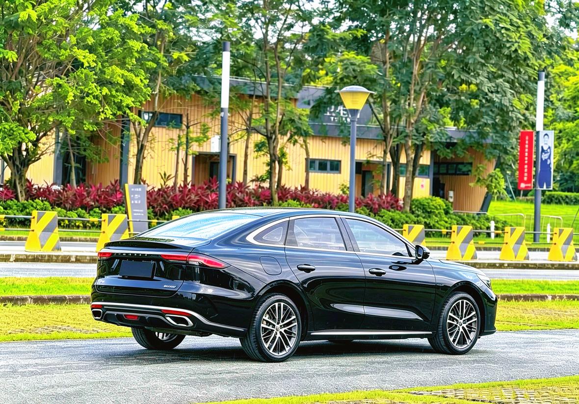 Geely Emgrand 2026 5 1.5T DCT Flagship