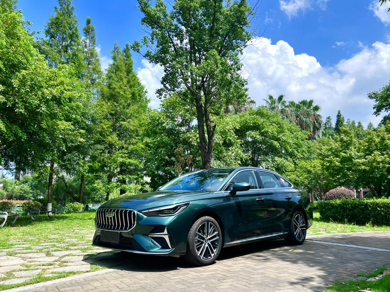 Geely Emgrand 2026 5 1.5T DCT Flagship