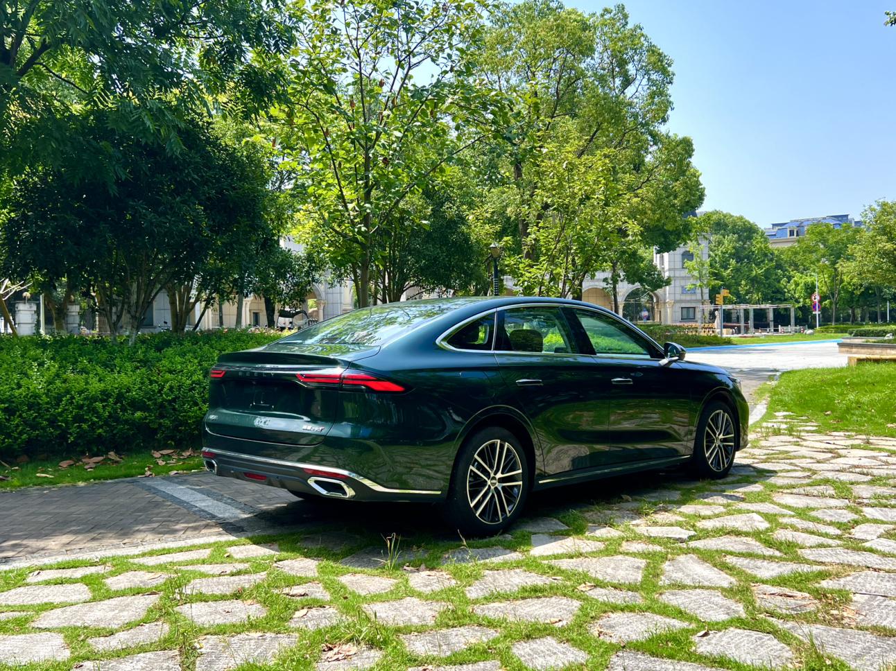 Geely Emgrand 2026 5 1.5T DCT Flagship