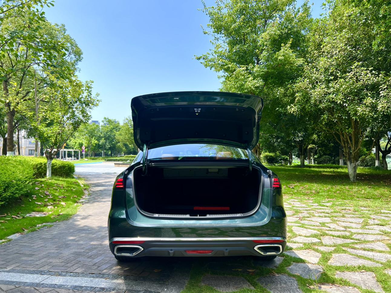 Geely Emgrand 2026 5 1.5T DCT Flagship