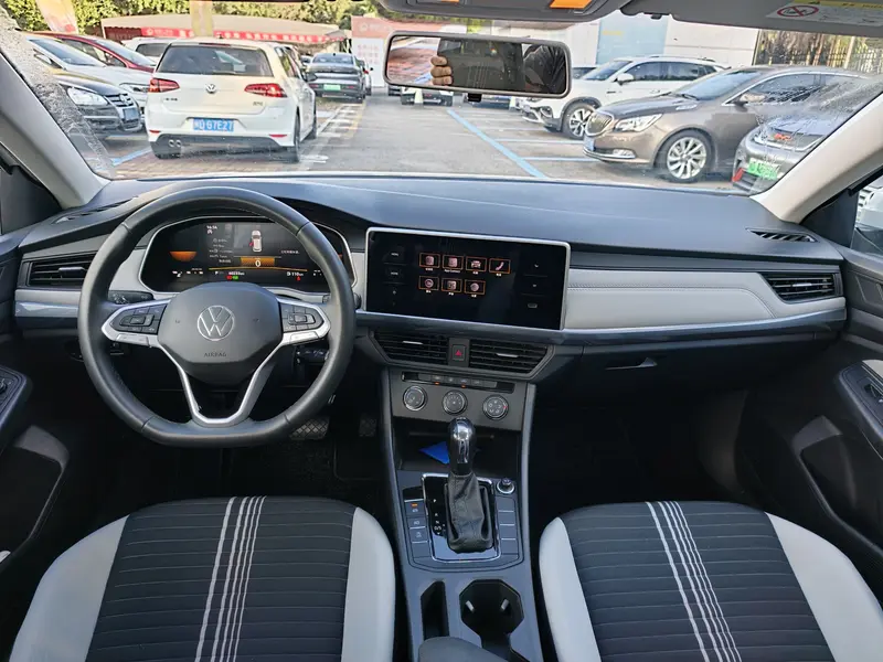 Bora 2023 200TSI DSG Smooth Edition