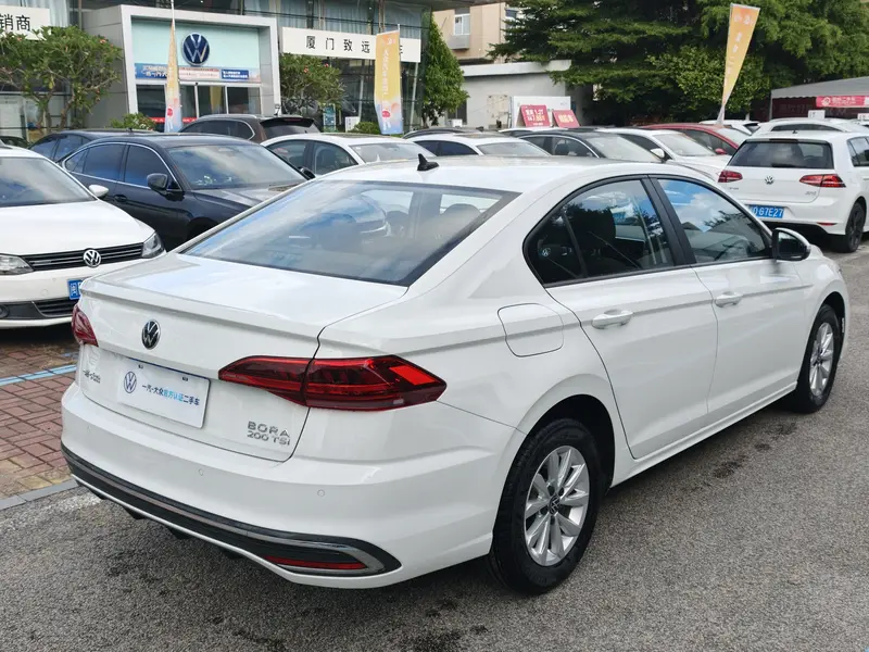 Bora 2023 200TSI DSG Smooth Edition