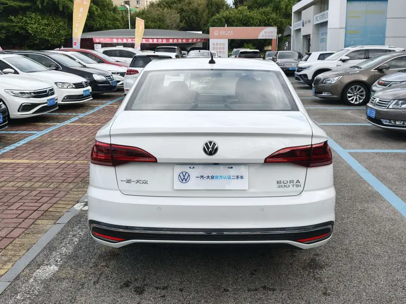 Bora 2023 200TSI DSG Smooth Edition