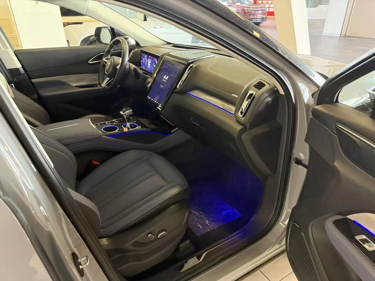 Hongqi HS3 2023 2.0T 4WD