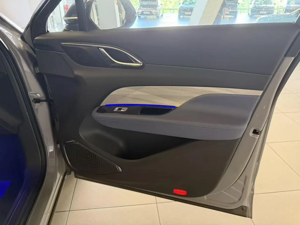 Hongqi HS3 2023 2.0T 4WD