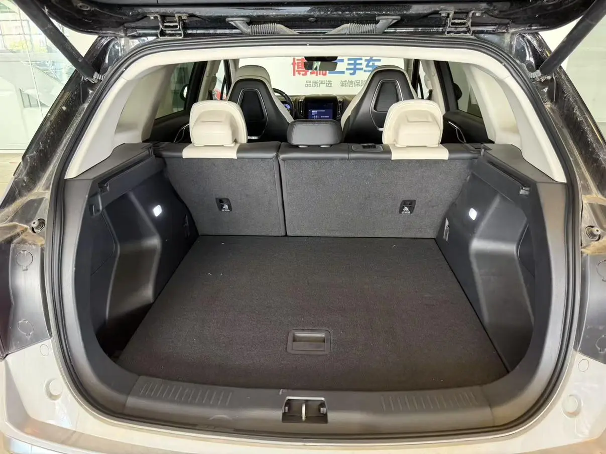 Hongqi HS3 2023 2.0T 4WD