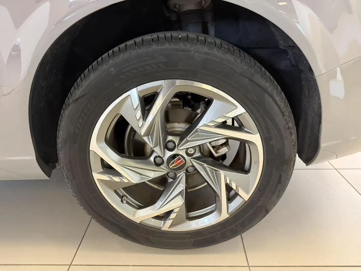 Hongqi HS3 2023 2.0T 4WD