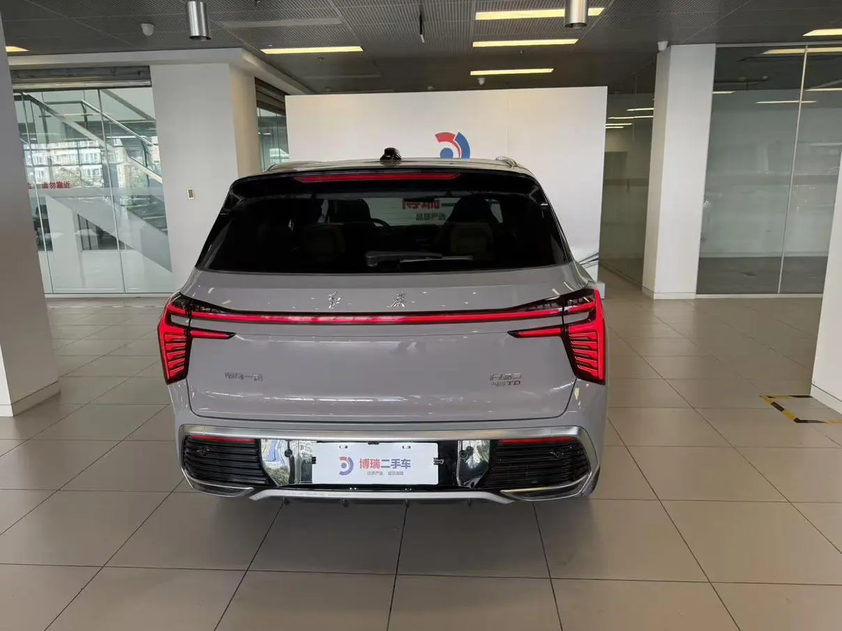 Hongqi HS3 2023 2.0T 4WD