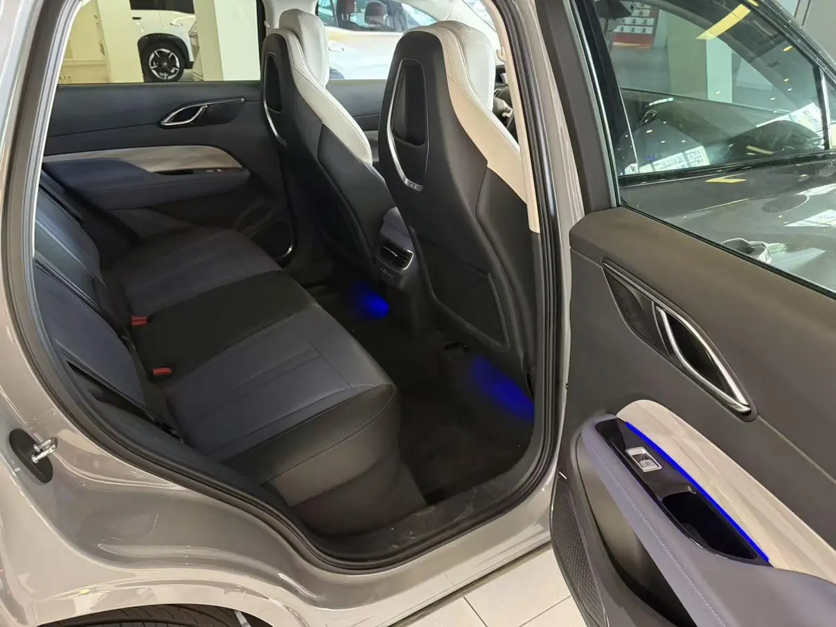 Hongqi HS3 2023 2.0T 4WD