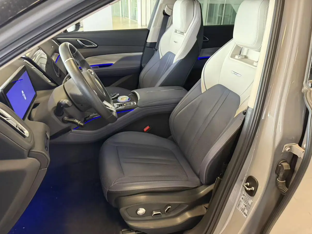 Hongqi HS3 2023 2.0T 4WD