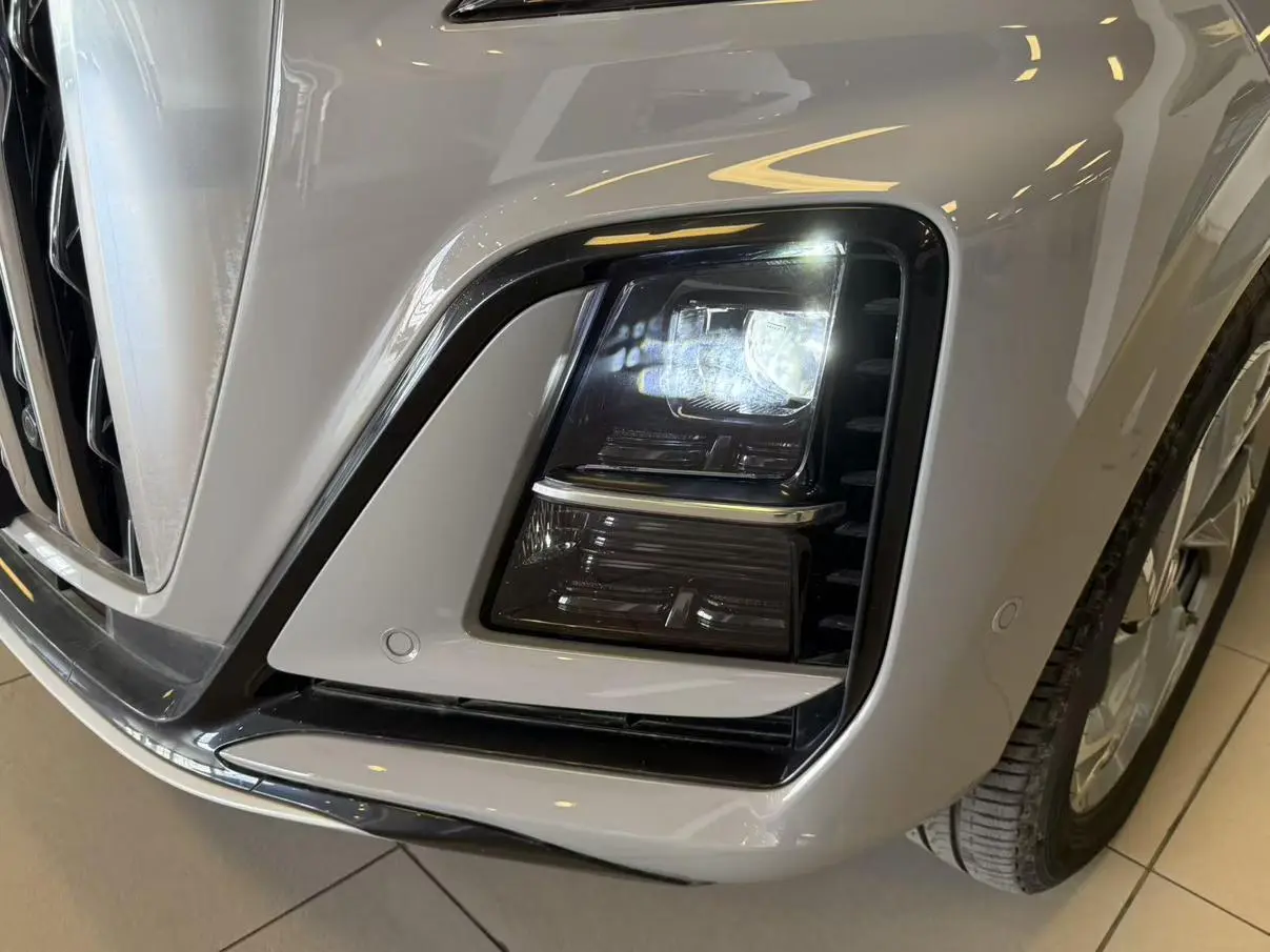 Hongqi HS3 2023 2.0T 4WD