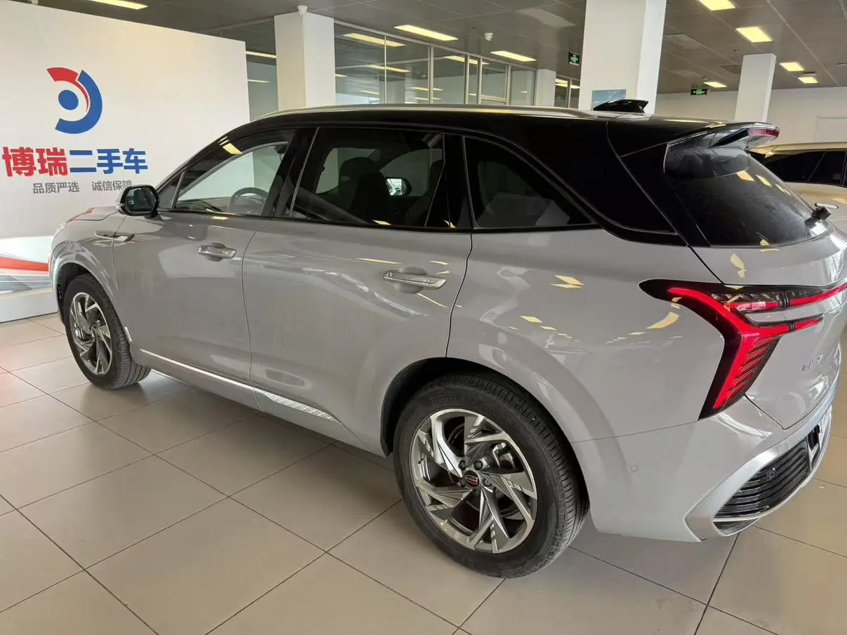 Hongqi HS3 2023 2.0T 4WD