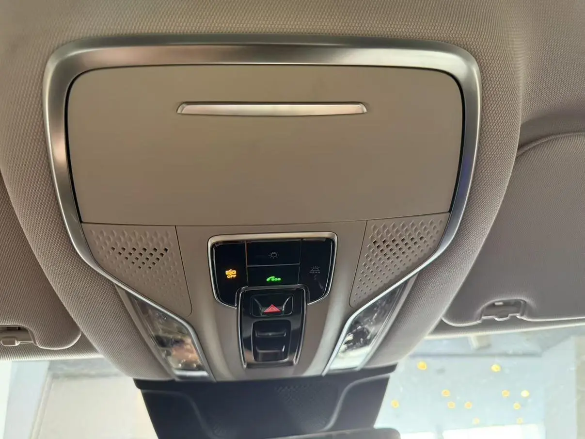Hongqi HS3 2023 2.0T 4WD