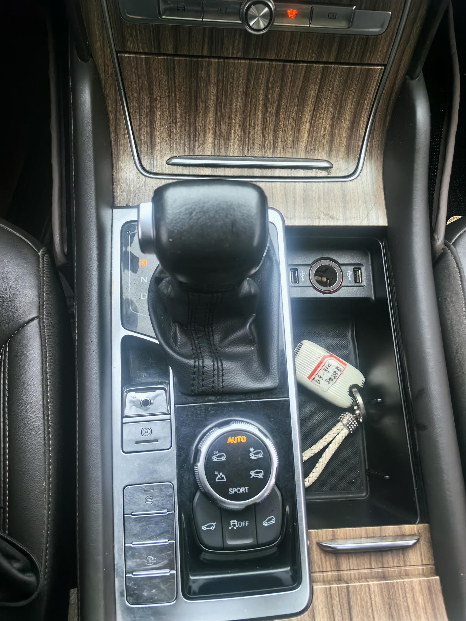 Roewe RX8 2018 30T Smart Connected 4WD Flagship