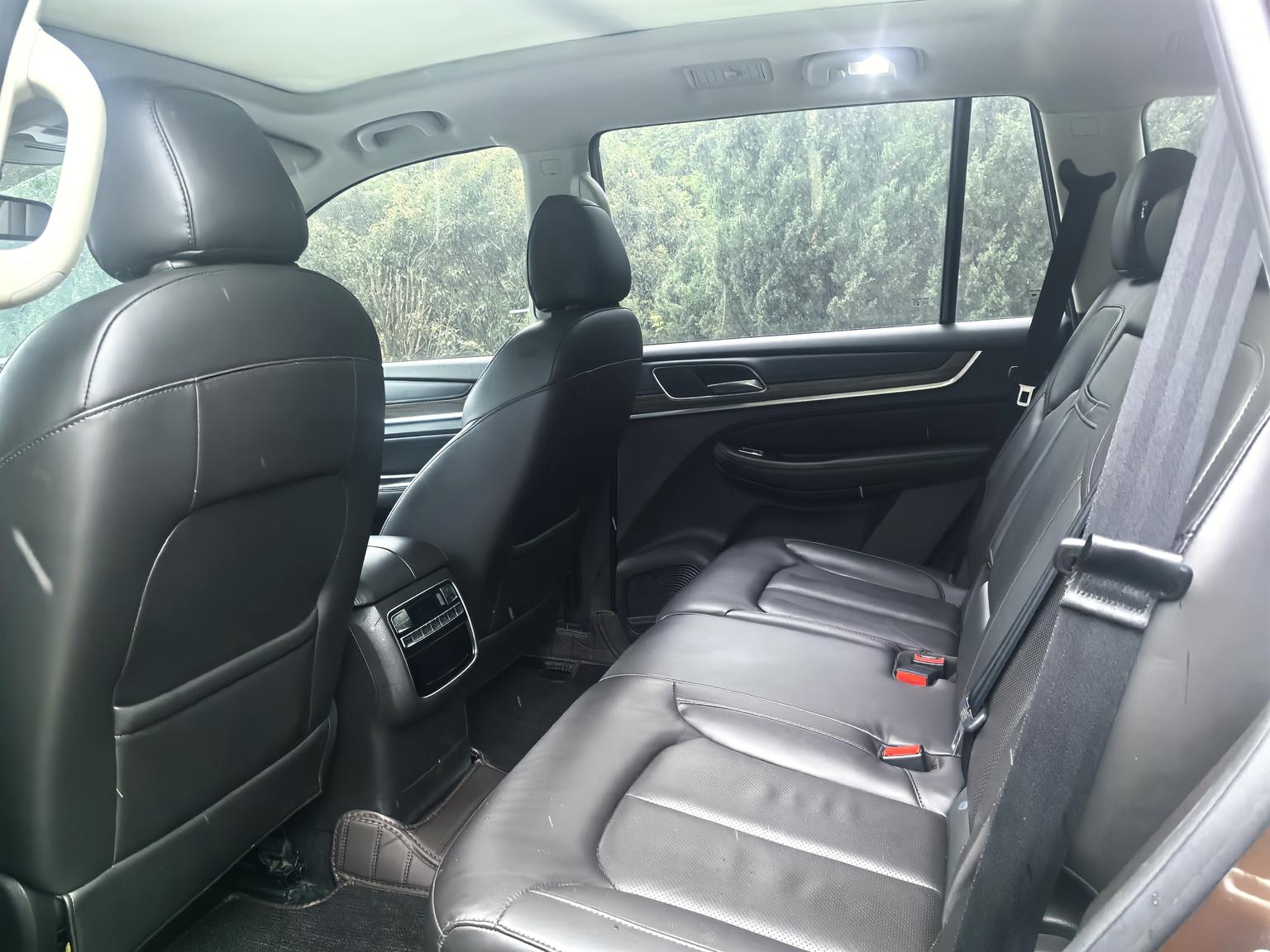 Roewe RX8 2018 30T Smart Connected 4WD Flagship