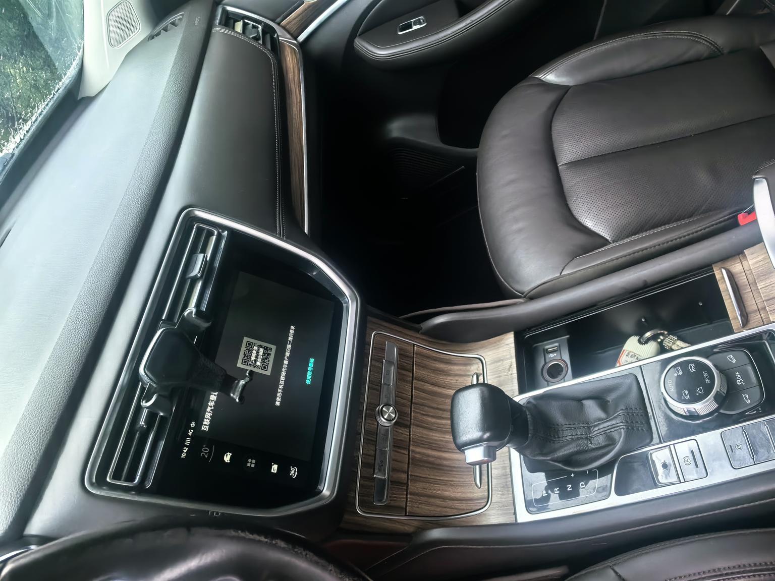 Roewe RX8 2018 30T Smart Connected 4WD Flagship