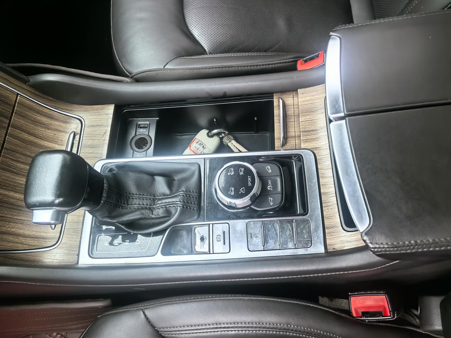 Roewe RX8 2018 30T Smart Connected 4WD Flagship