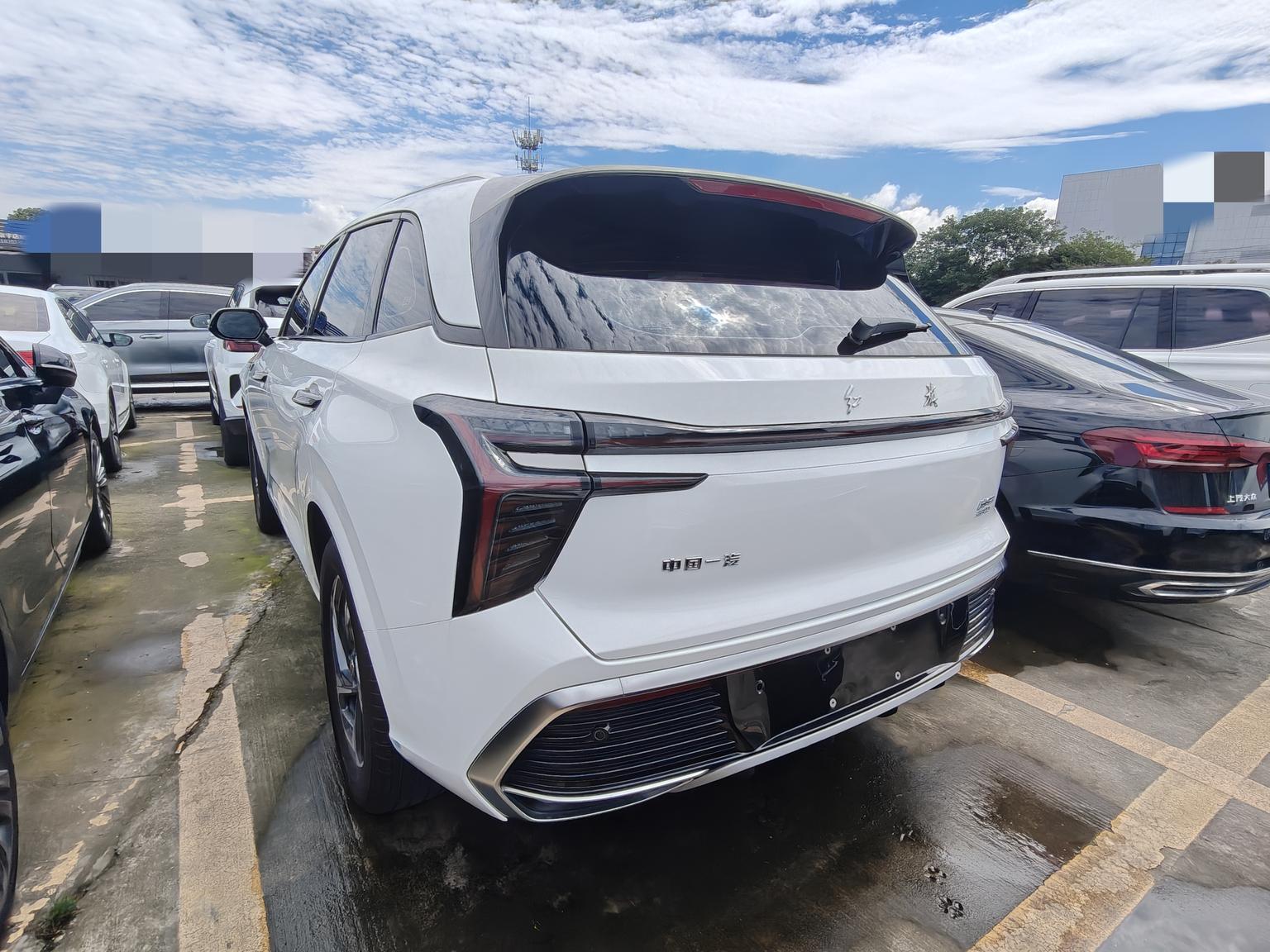Hongqi HS3 2023 1.5T