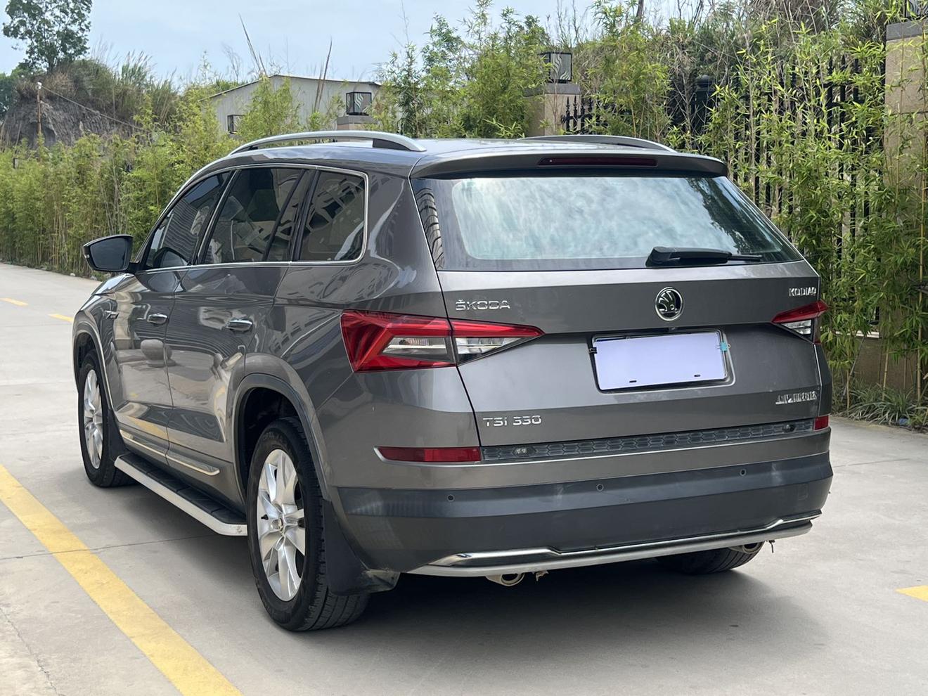 Skoda 2018 Facelift TSI330 5 seat 2WD Luxury Premium Enjoy