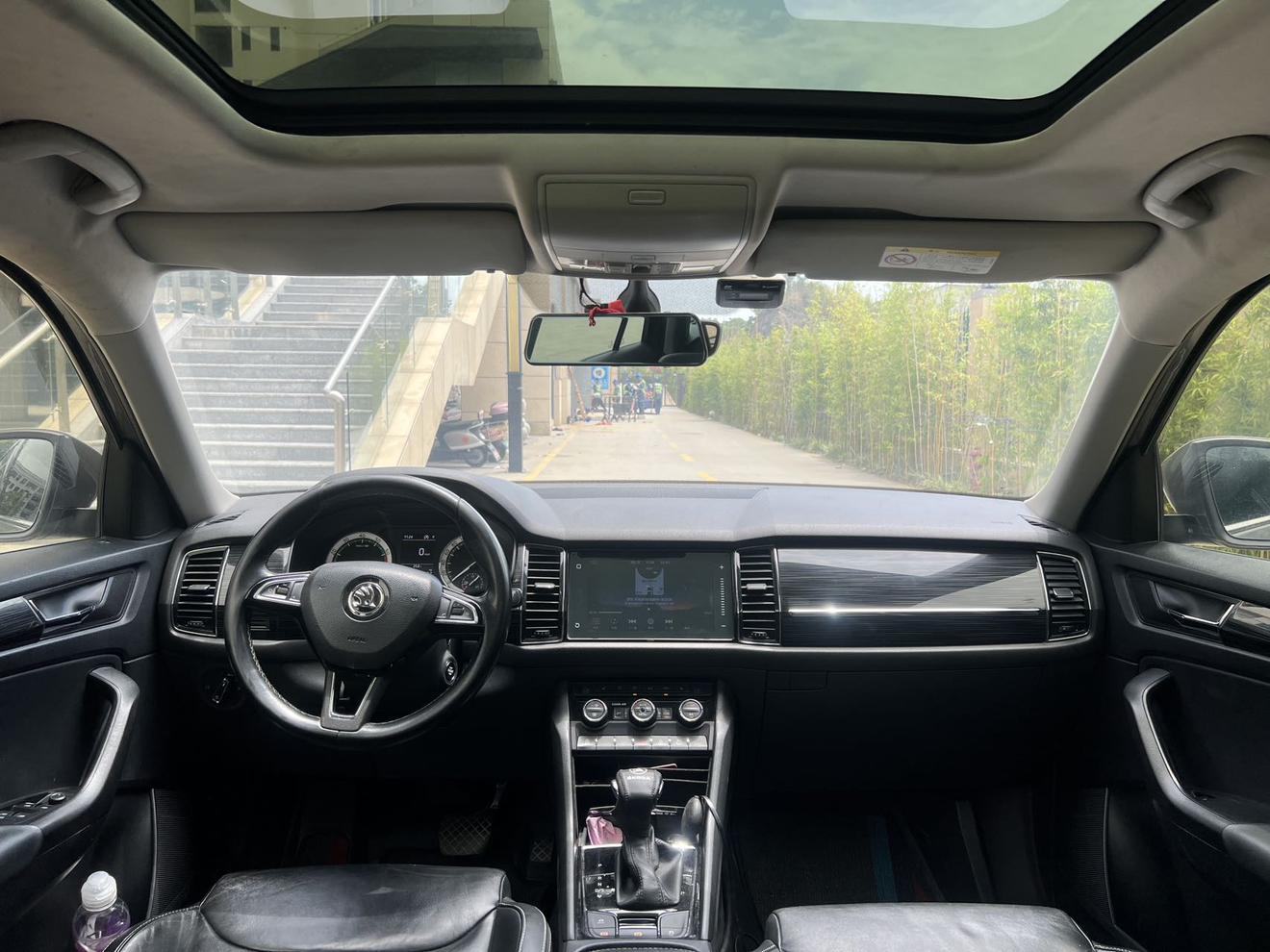 Skoda 2018 Facelift TSI330 5 seat 2WD Luxury Premium Enjoy