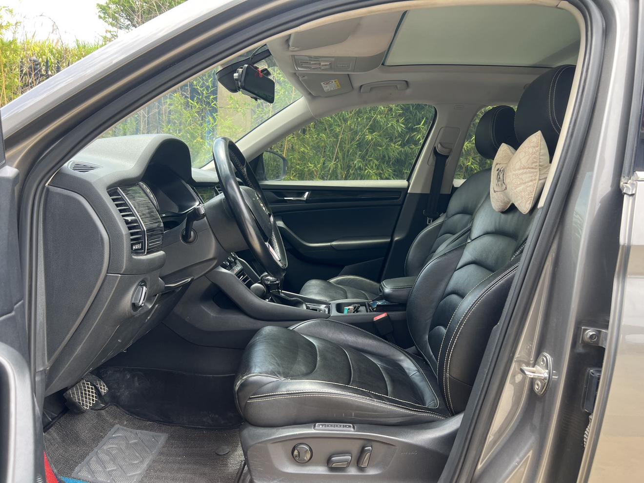 Skoda 2018 Facelift TSI330 5 seat 2WD Luxury Premium Enjoy