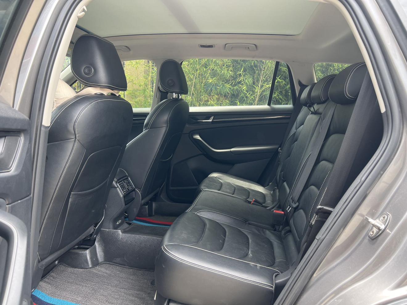 Skoda 2018 Facelift TSI330 5 seat 2WD Luxury Premium Enjoy