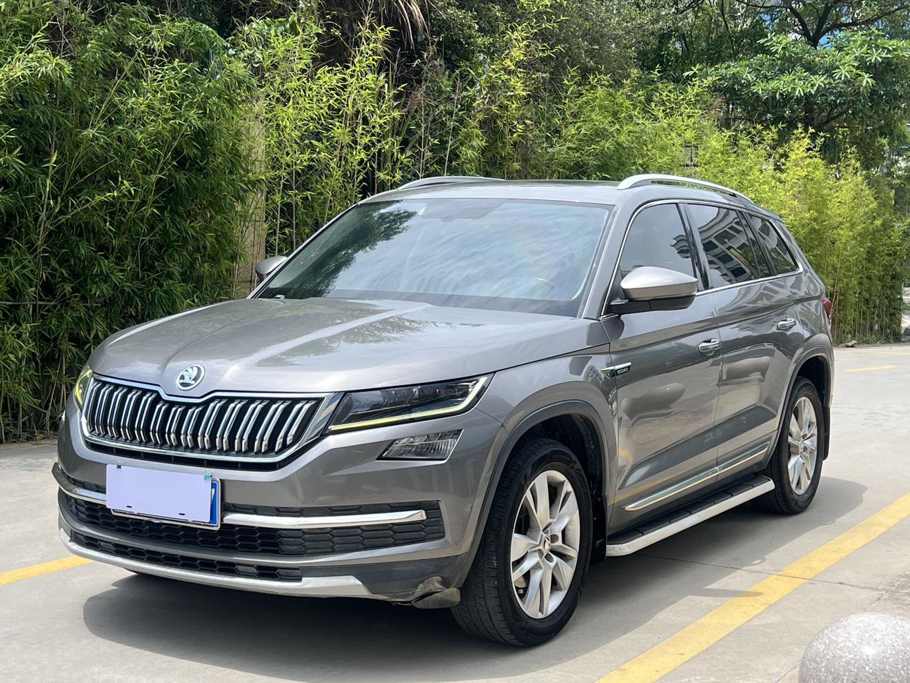 Skoda 2018 Facelift TSI330 5 seat 2WD Luxury Premium Enjoy