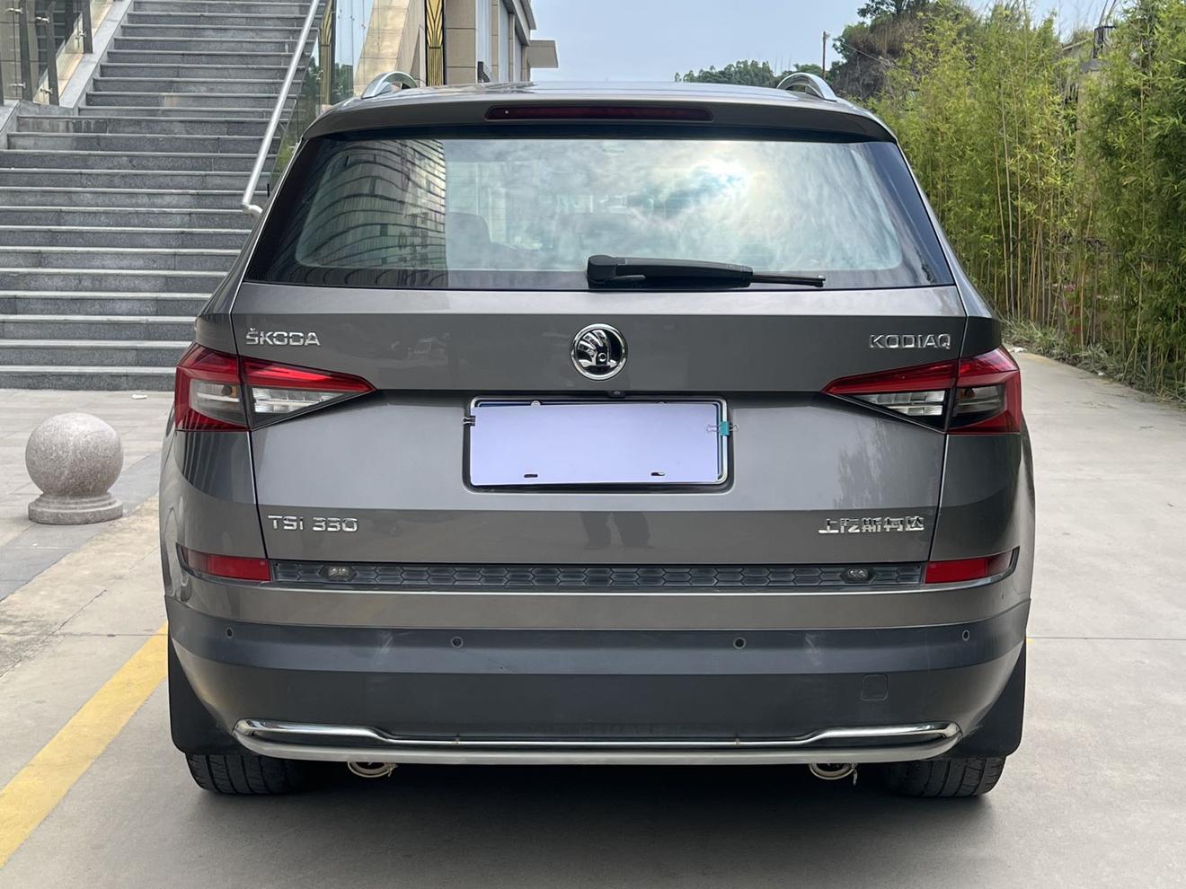 Skoda 2018 Facelift TSI330 5 seat 2WD Luxury Premium Enjoy