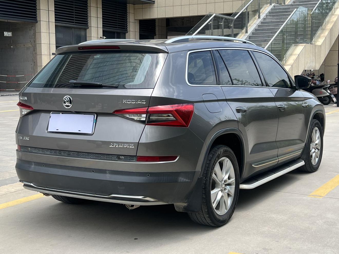 Skoda 2018 Facelift TSI330 5 seat 2WD Luxury Premium Enjoy