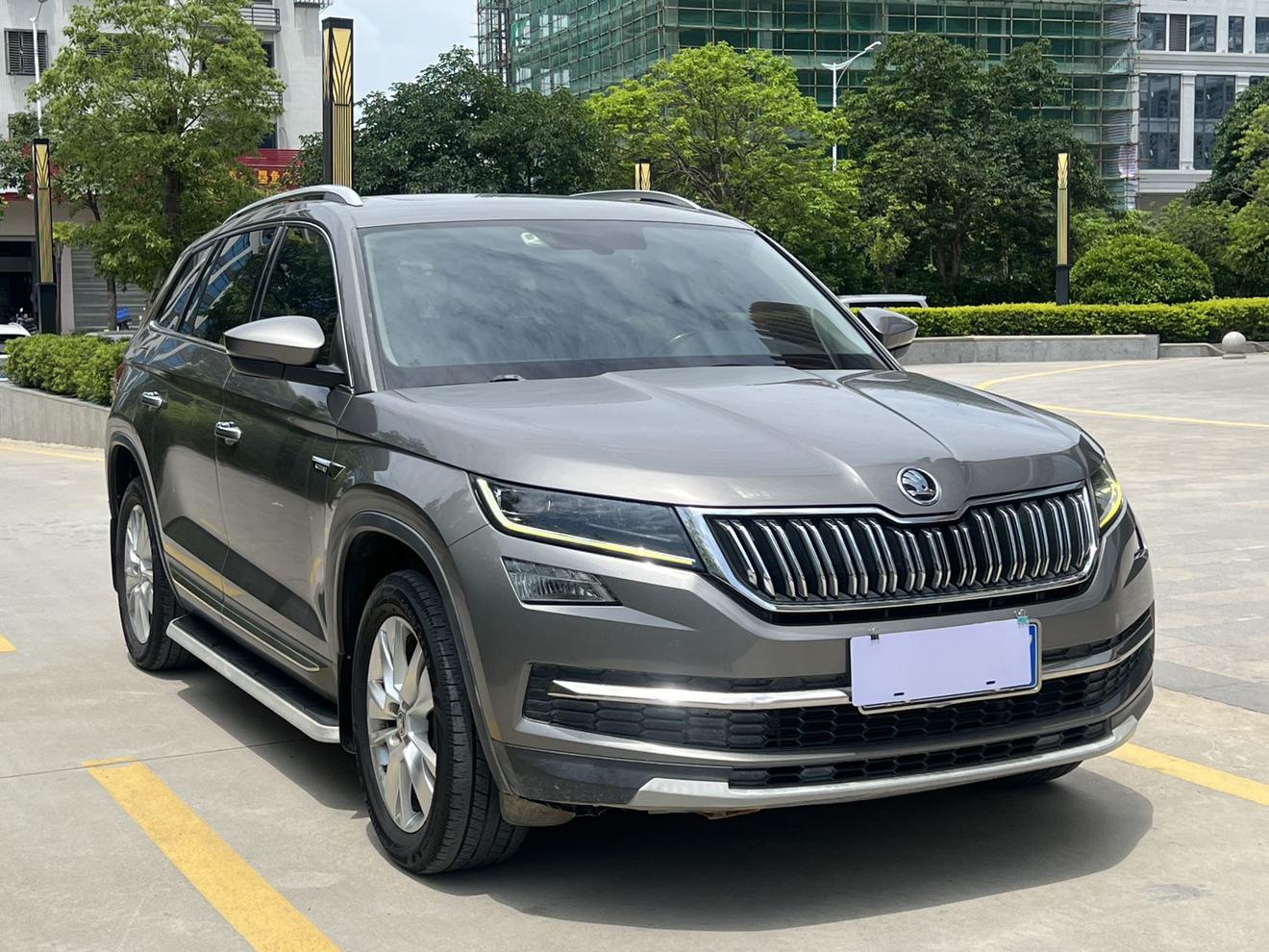 Skoda 2018 Facelift TSI330 5 seat 2WD Luxury Premium Enjoy