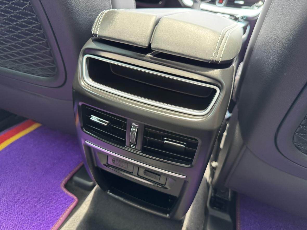 Geely 2021 1.8T Navigator +