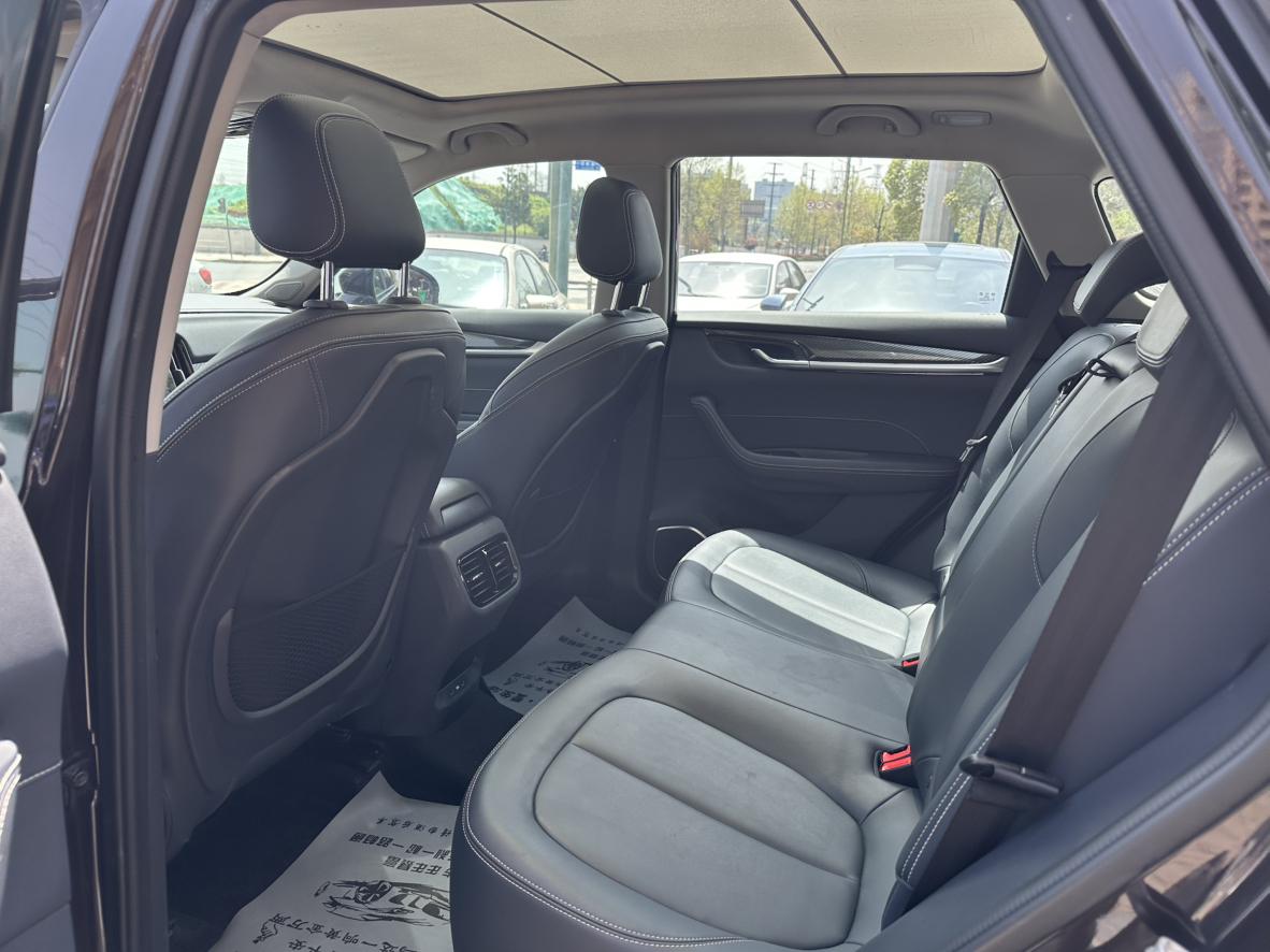 V7 2018 280T Manual Luxury 5 seat
