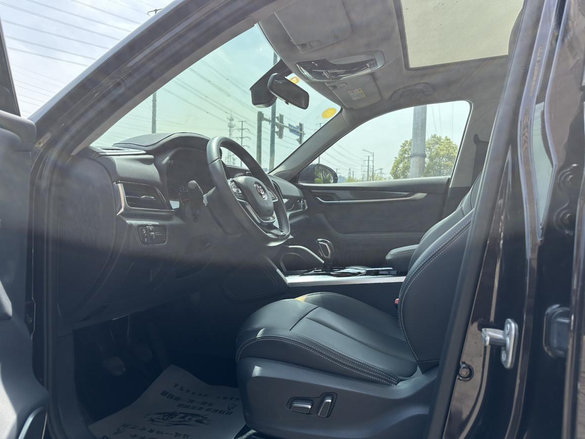 V7 2018 280T Manual Luxury 5 seat
