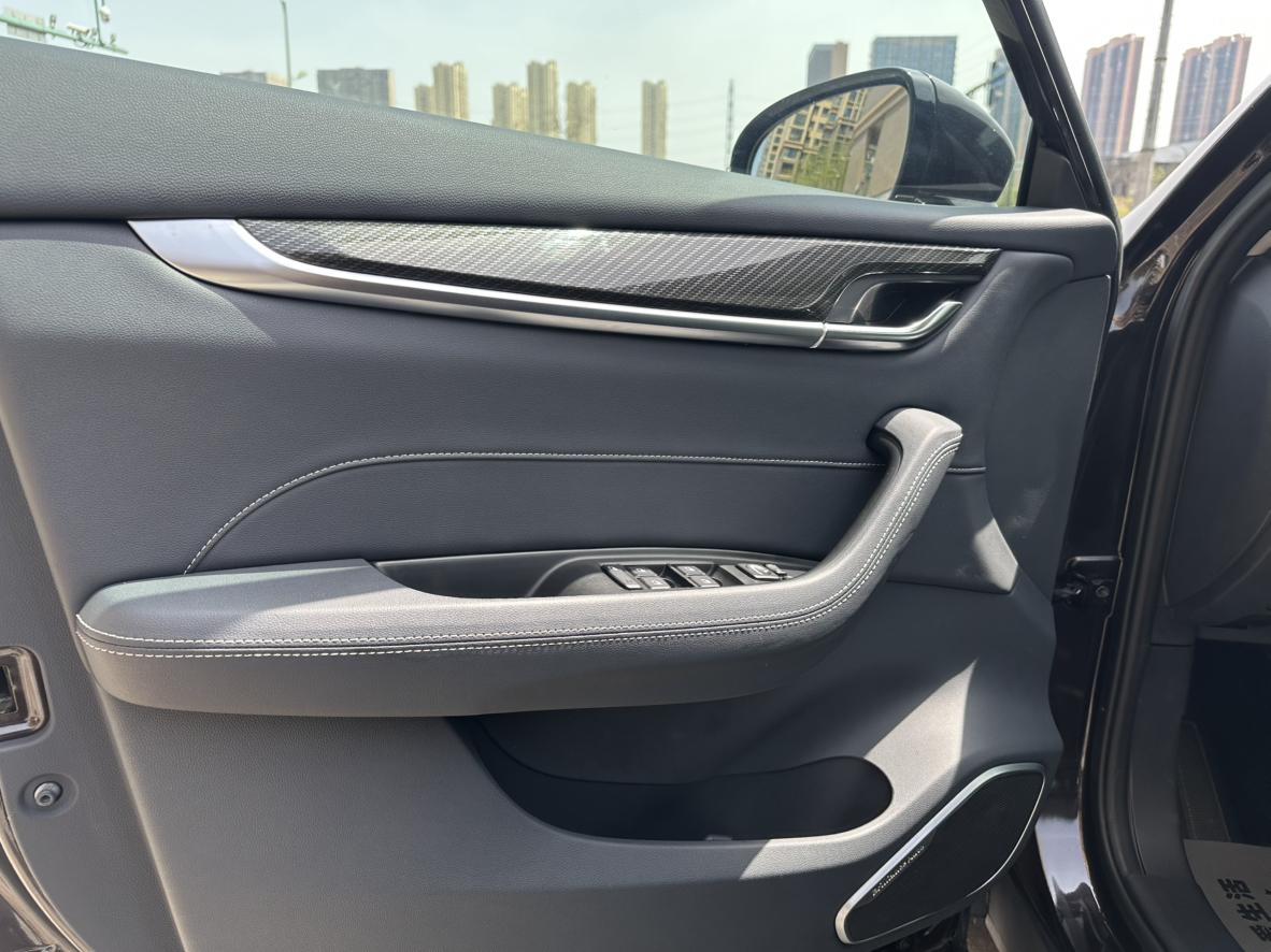 V7 2018 280T Manual Luxury 5 seat