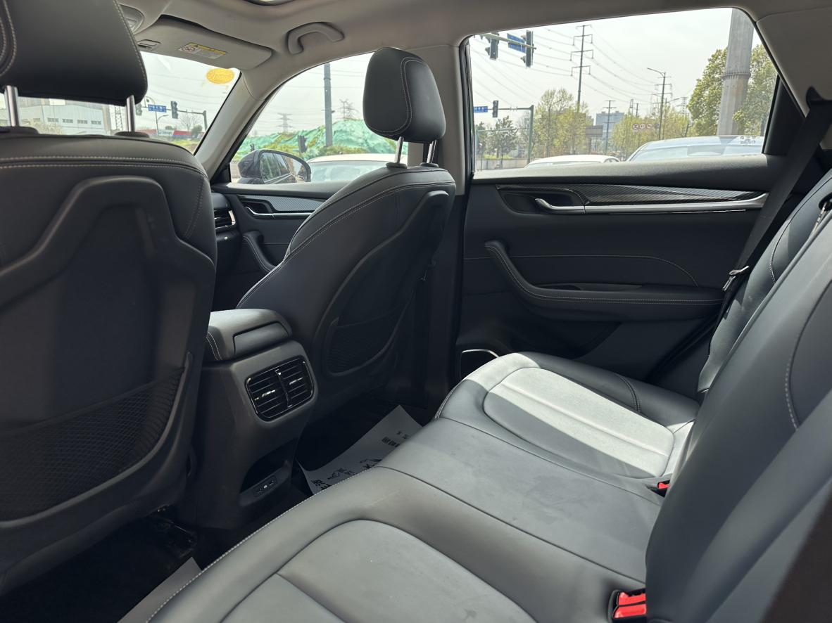 V7 2018 280T Manual Luxury 5 seat