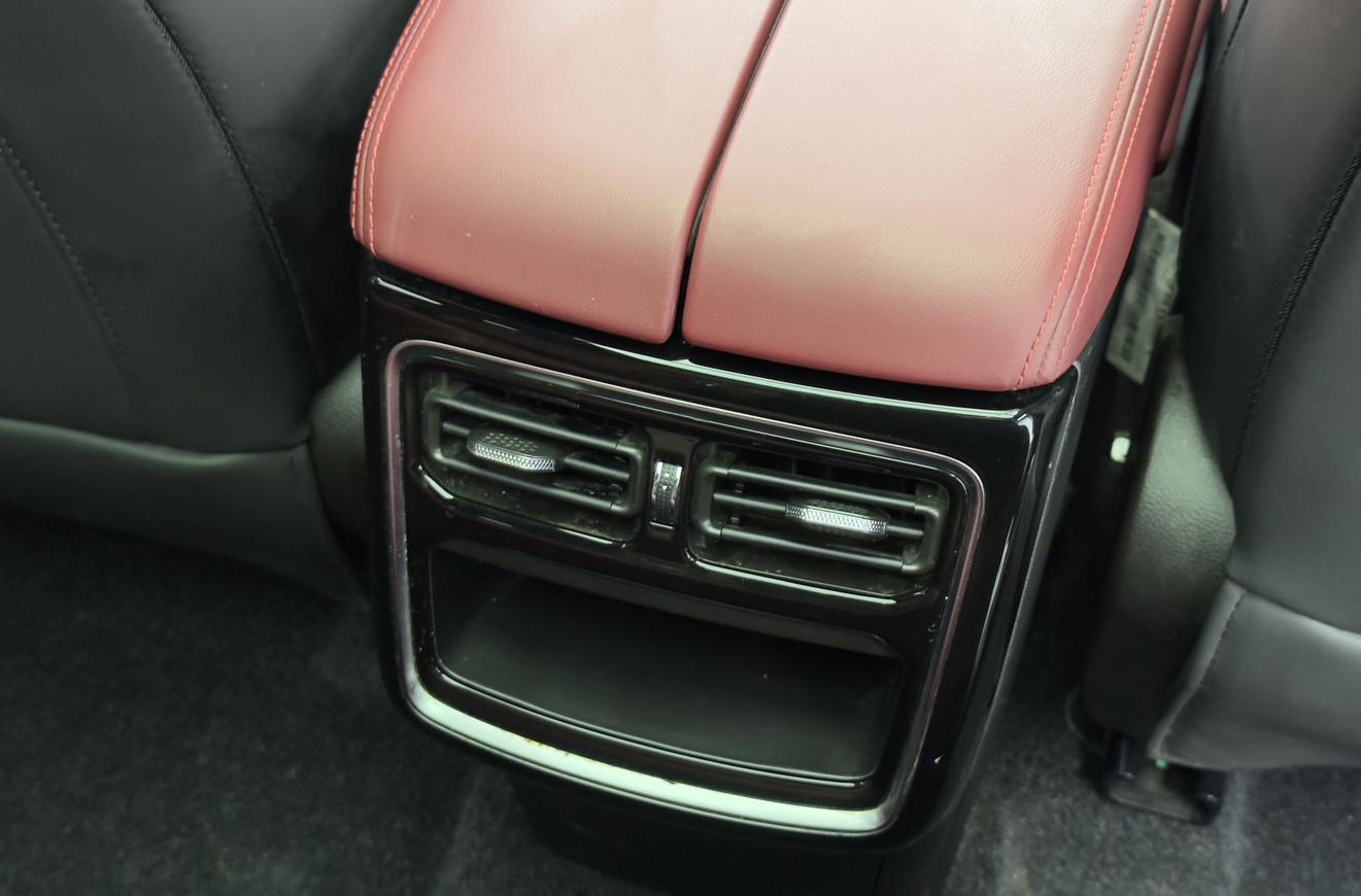 Jetour X70 PLUS 2023 1.5T DCTPRO 5 seat